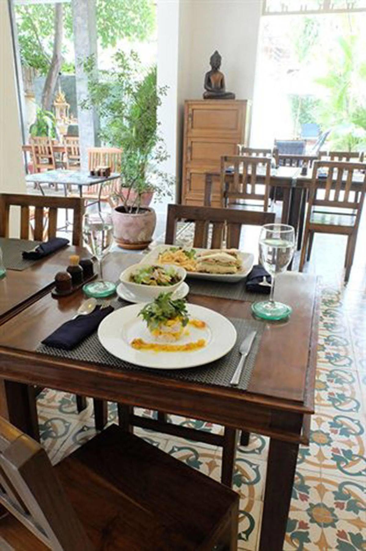 The Sangkum Hotel Phnom Pen Exterior foto